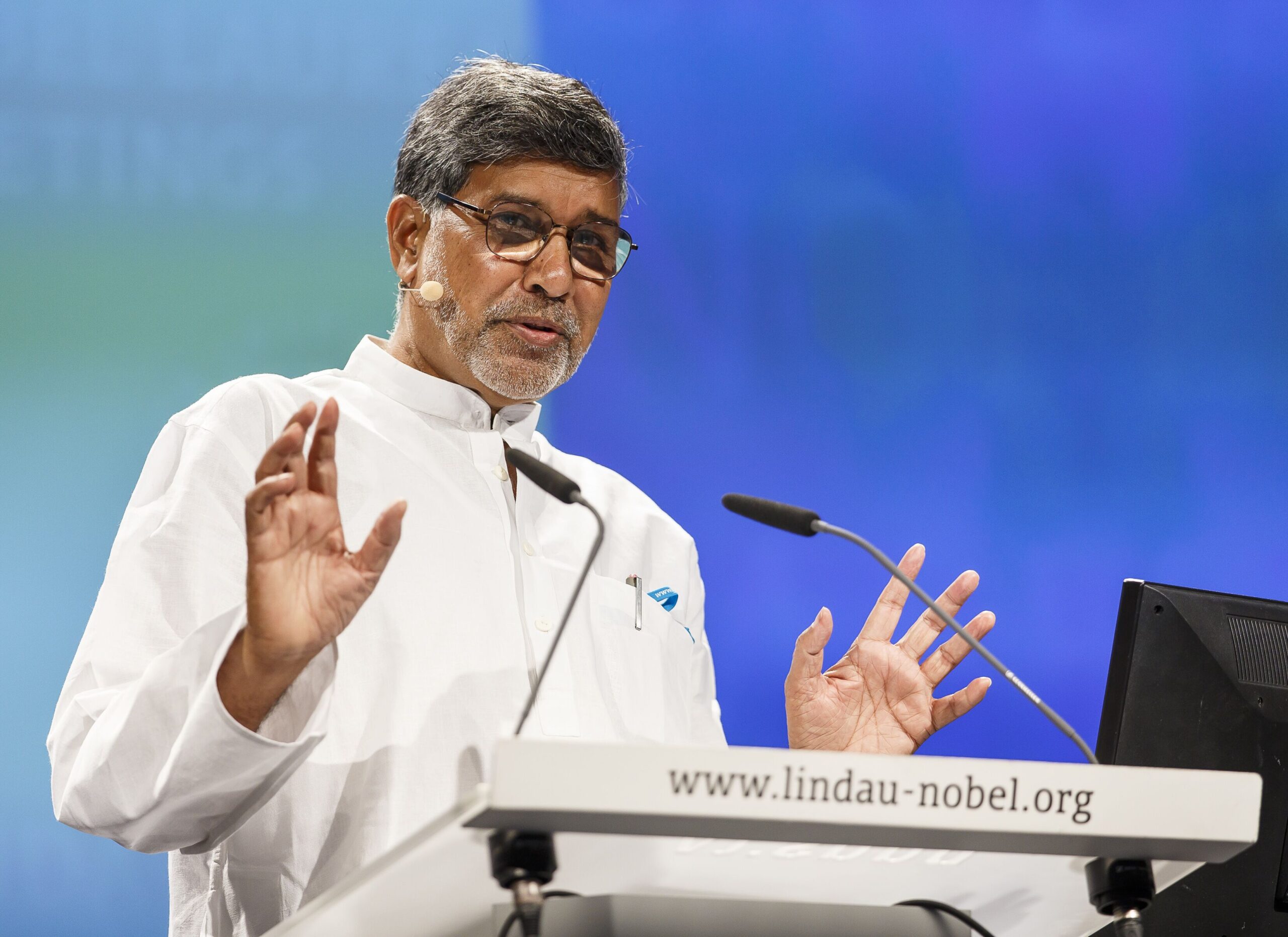 Interview: Kailash Satyarthi on stage at the Bodensee-Gymnasium high school in Lindau