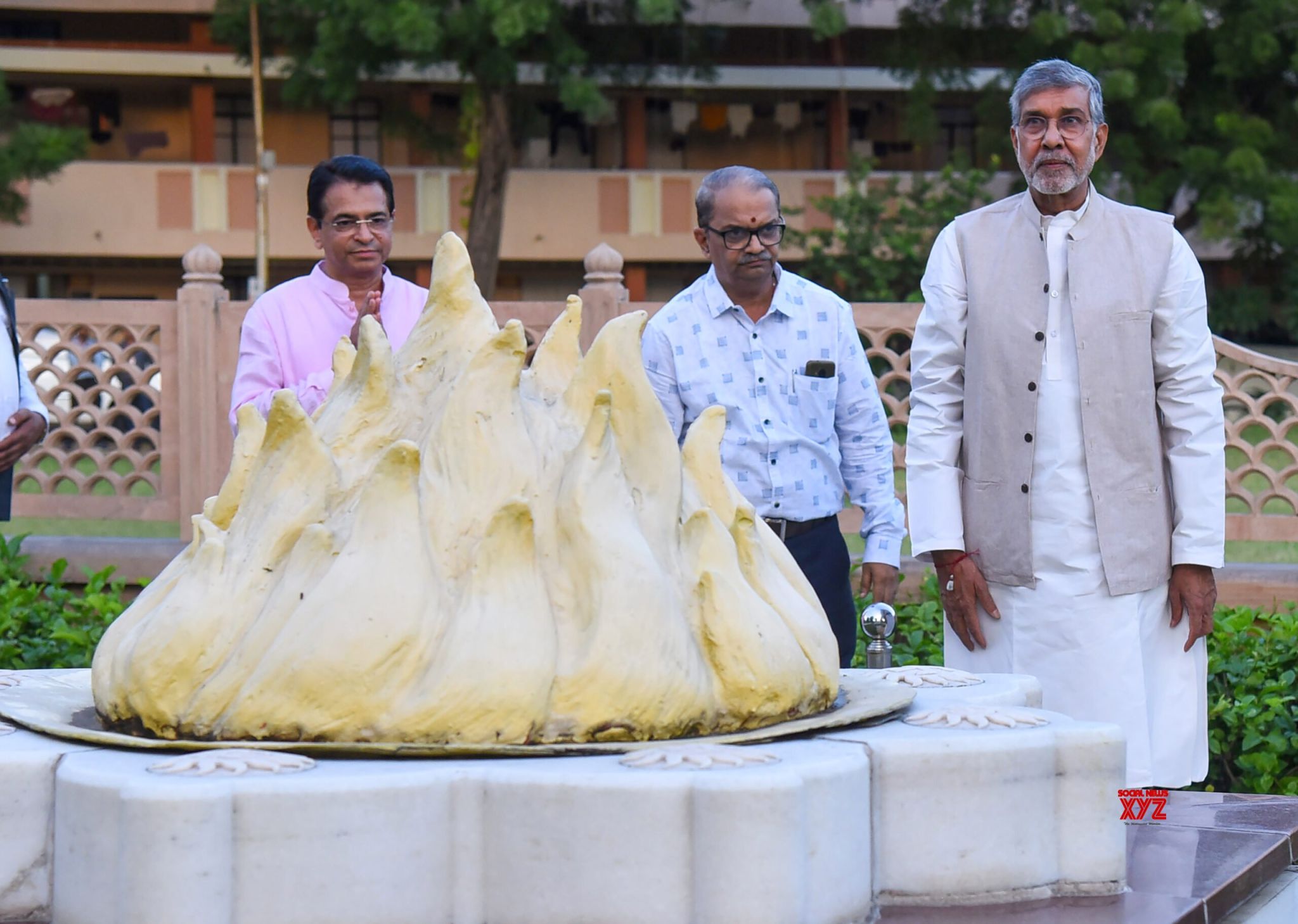 Nagpur: Kailash Satyarthi Pays Tribute to RSS Founder #Gallery