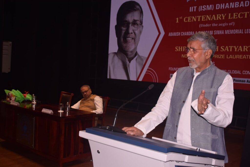 ज्ञान से संवेदनशीलता को जोड़ समाज में बदलाव लाएं : कैलाश सत्यार्थी