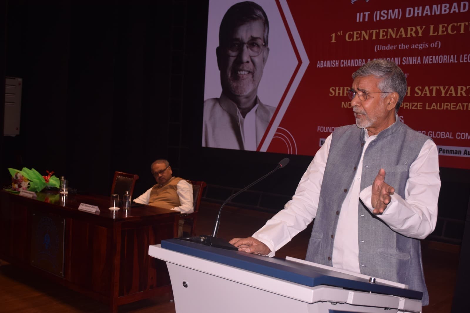 ज्ञान से संवेदनशीलता को जोड़ समाज में बदलाव लाएं : कैलाश सत्यार्थी